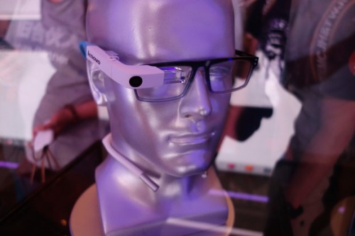 Lenovo C1, Google Glass'ın en büyüt rakibi olacak.