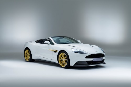 Asfalt Eriten Güzellik Aston Martin Yılbaşına Özel Aracını Çıkarttı