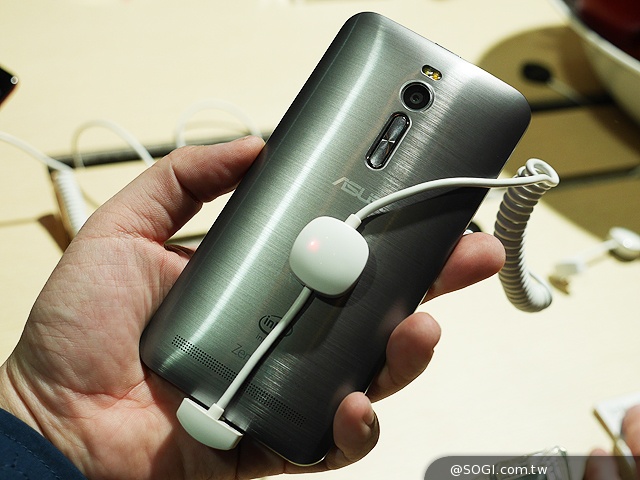 Asus Zenfone 2’nin Başka Versiyonu da Gelebilir